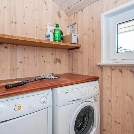 8 Person In Oksbol-by Traum *